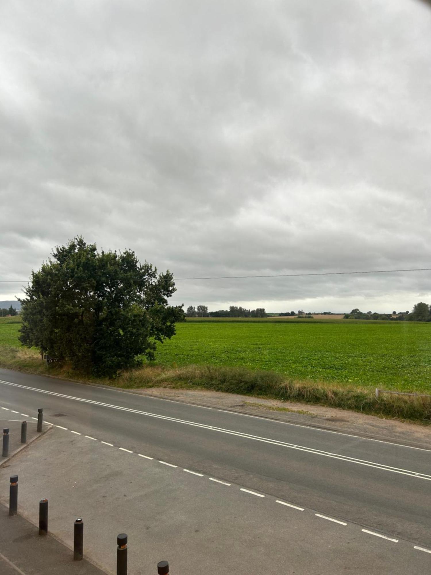 Luxury Countryside Stay - Waters Upton, Telford Exteriör bild