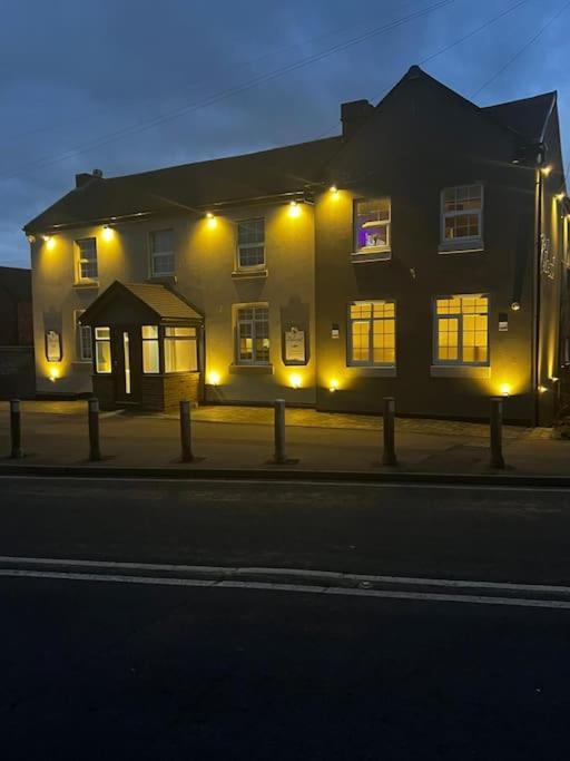 Luxury Countryside Stay - Waters Upton, Telford Exteriör bild